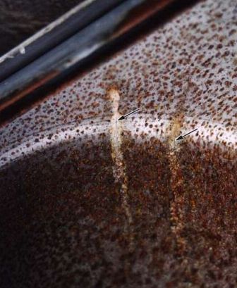 General pitting with intergranular cracking of the sink stainless steel